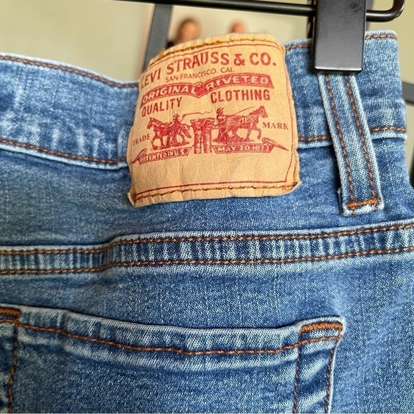 Levi’s Perfectly Slimming 512 Bootcut Women’s Blue Jean size 10 short - Picture 4 of 13